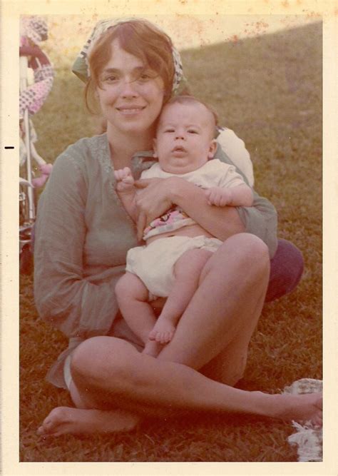 Madres poderosas: Elena Garcés y ‘Las Mujeres de Colombia’, un repaso