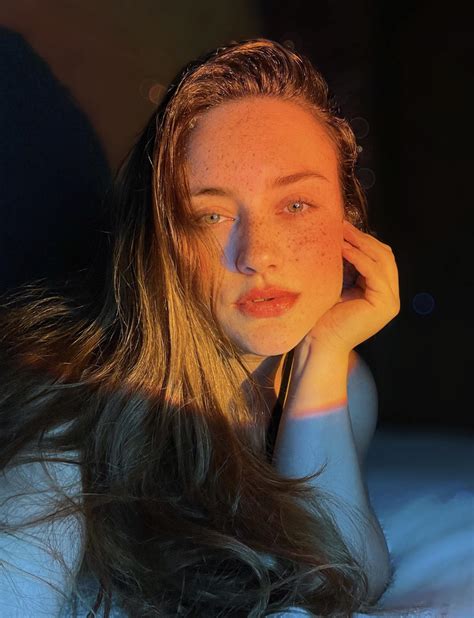 Completely naked. Can’t leave until court all my freckles : r/SexyFrex