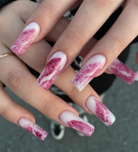 Маникюр с поцелуями, следы от помады | Ongles des doigts, Jolis ongles ...
