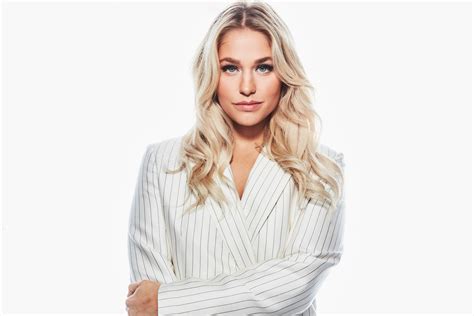Klara Hammarström till final i Melodifestivalen - Ridsport