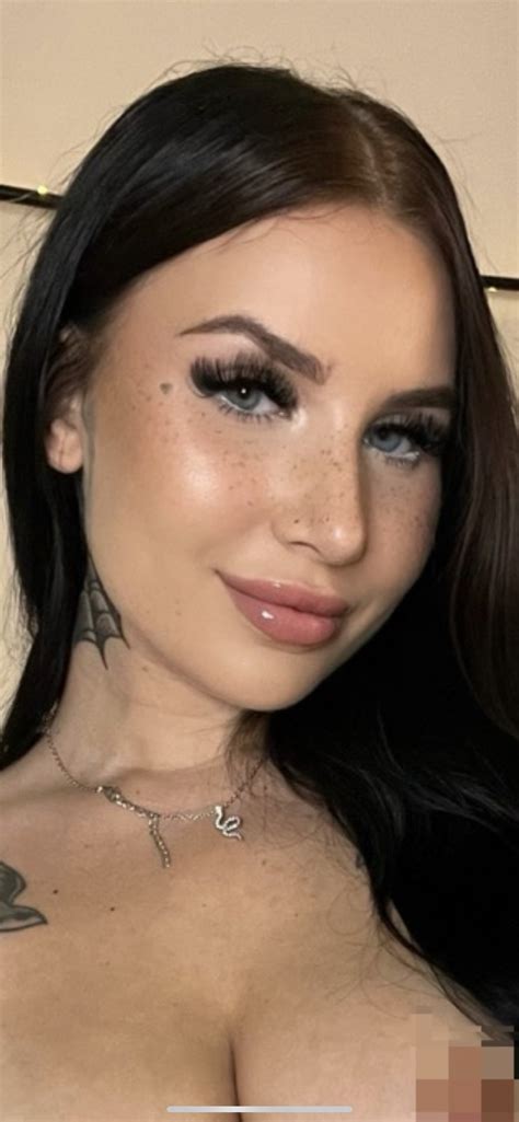 Spa-Quality Foot Repair | Tired of hiding your cracked, painful heels