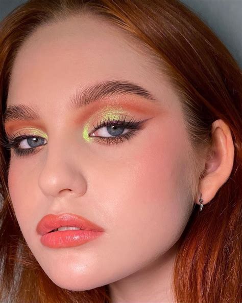 Яна | Макияж Визажист Тюмень on Instagram: "Eyeshadow: @shellwemakeup ...