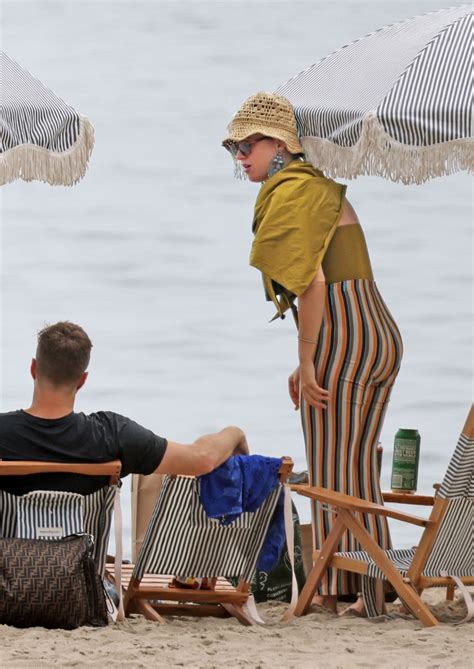 Katy Perry - Beach in Santa Barbara 08/31/2021 • CelebMafia