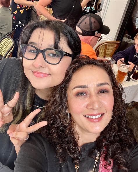 nazia ejaz   beautiful  mhnor lovely lunches  parisian