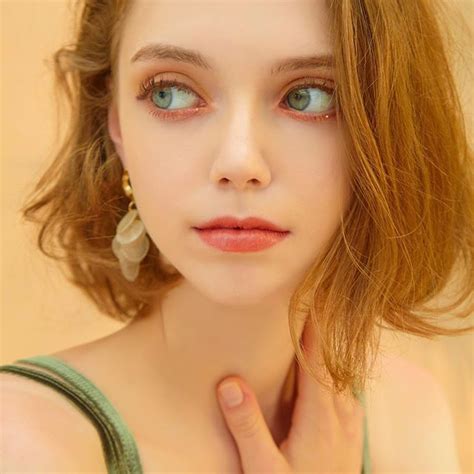 Chloe 김애란さん(@chuu__chloe) • Instagram写真と動画 | ウェディング ヘアスタイル, ヘアメイク, ハーフメイク