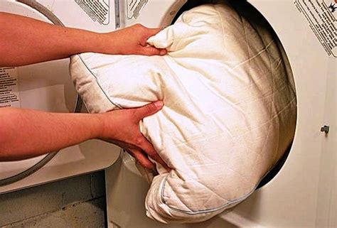 Как стирать синтепоновые подушки вручную и в стиральной машине ...