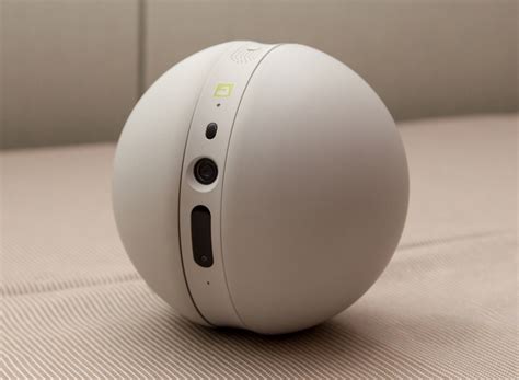 MWC 2016: робот-шар LG Rolling Bot для мониторинга дома и игр с питомцами
