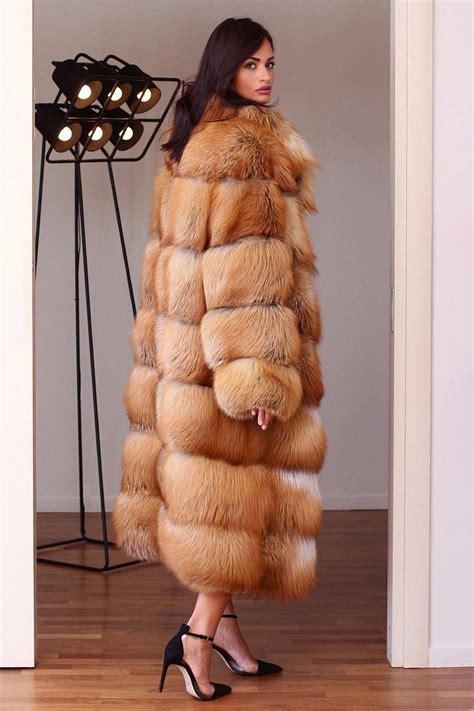 Шубы из лисы в Италии | Fur coat, Fur street style, Black fur coat