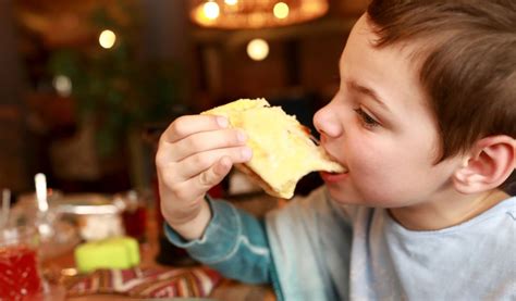 anak makan terlalu  berikut   ampuh mengatasinya