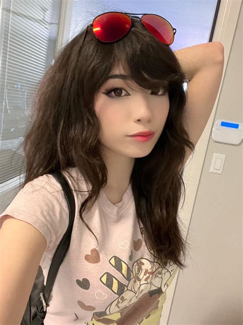Emiru : r/OfflinetvGirls