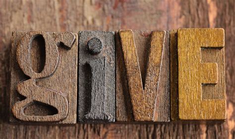 Глагол to give (give, gave, given) - Учим английский