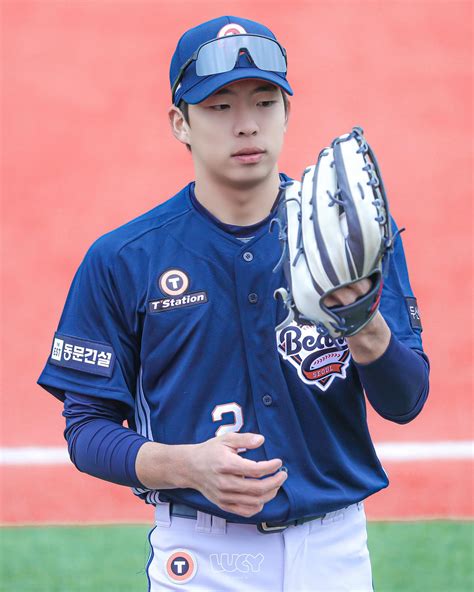 루시 | #2 어떤 일이든 위대한 일은 작은 일의 연속이다 🫡💪🏻 📸 🐼💖 #두산베어스 #김민석 | Instagram