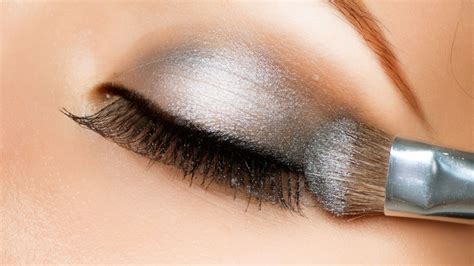 eye primer ensure  eyeshadow stays crease   day long