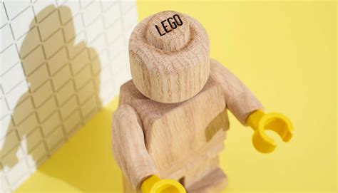 Фигурки LEGO из дерева