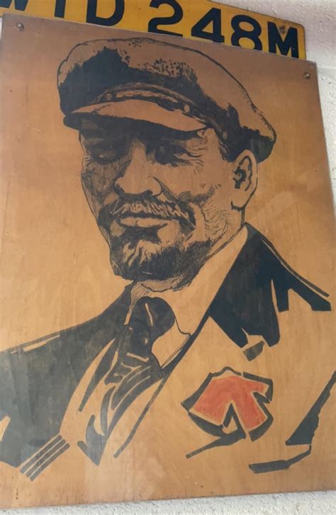 Opinions on this Lenin portrait : r/WhatIsThisPainting