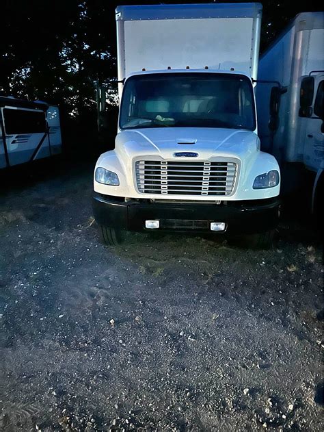 2018 Freightliner 26ft box truck