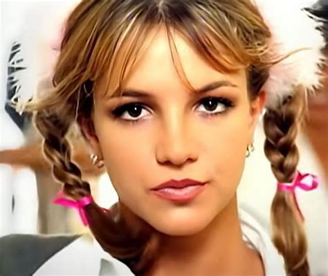 Britney Spears -Hit me Baby One More Time - 1998 : r/celebrities