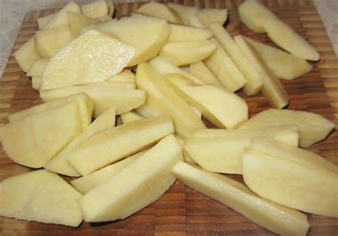 Картофельные дольки с чесноком - рецепт приготовления