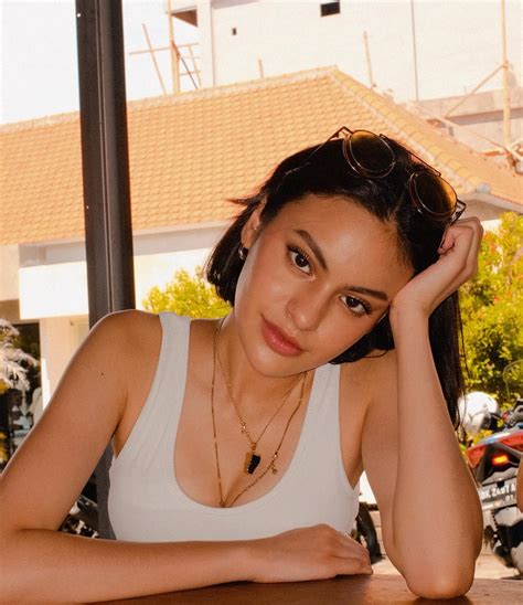 Andira Hadley | dinner timeeee | Instagram