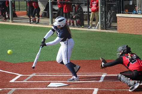 Prairie Stars Split with Flyers - UIS Athletics