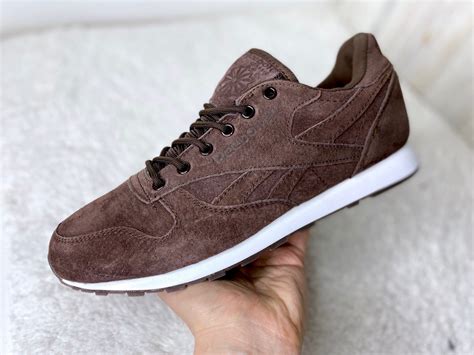 Купить кроссовки Reebok Classic темно-коричневые с мехом в Room78
