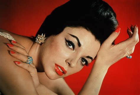 Slice of Cheesecake: Joan Collins, pictorial