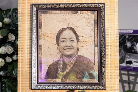 tranh chan dung nu tuong nguyen thi dinh lam tu la sen