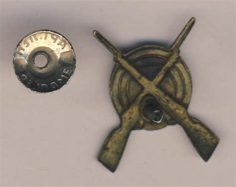 Петличный знак бойца красной армии.