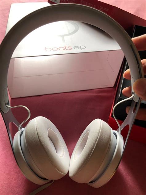 Beats EP white, Audio, Earphones on Carousell