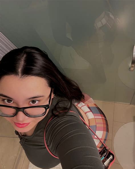 Alissa 🪷 | Swipe to the end for some cake 😏🎂 lol but seriously tho 🤪
