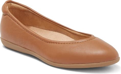 Naturalizer Vivienne Ballet Flat - Wide Width Available | Nordstromrack in 2022 | Chic ballet ...