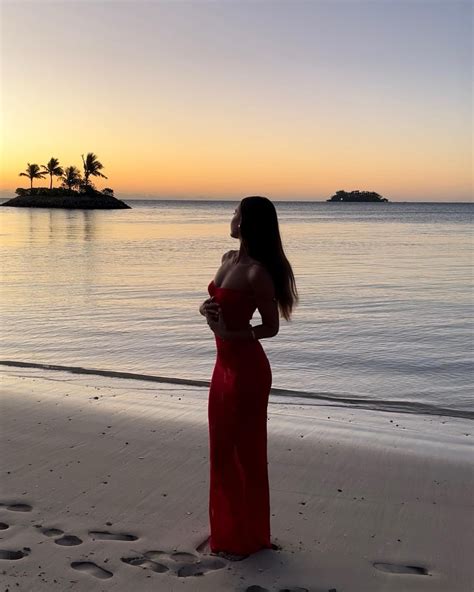 OLIVIA MATHERS on Instagram: "beach route to dinner 🌙 @same making us