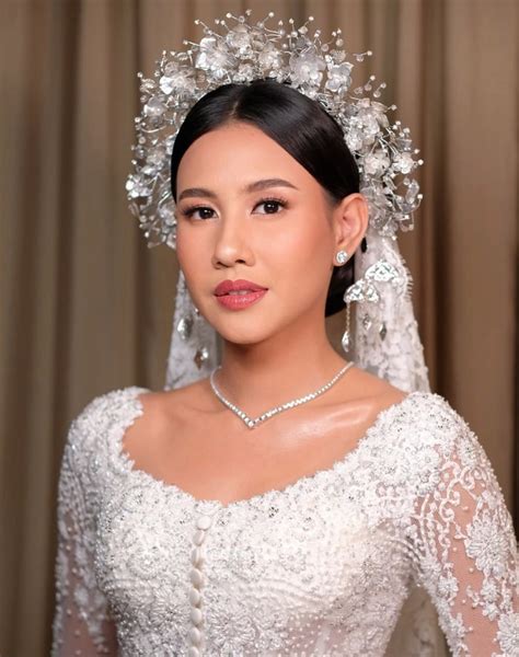 detail makeup shenina cinnamon  dinikahi angga yunanda cantik flawless