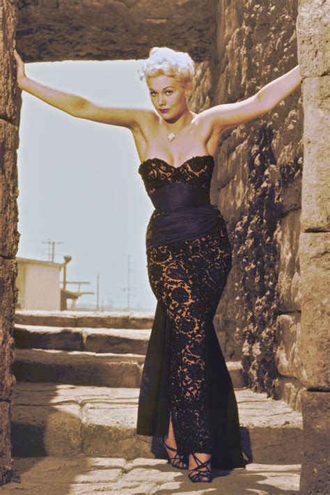 The Best Hourglass Bodies of All Time | Hollywood glamour, Hollywood