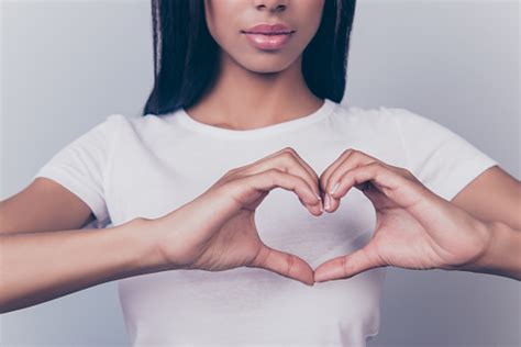 550+ Woman Chest Pictures | Download Free Images on Unsplash