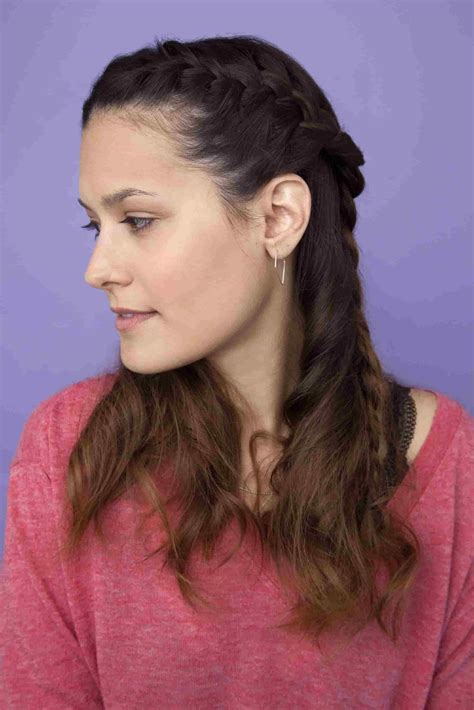 Detailed tutorial showing the half braided hair process for beginners 3