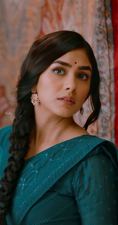 mrunal thakur actresses portrait beautiful girl makeup