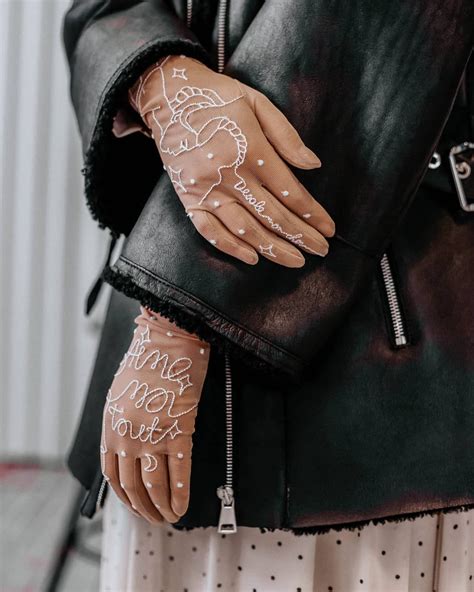 ТАТУ - ПЕРЧАТКИ on Instagram: "AIME MOI • тату - перчатки с авторской ...