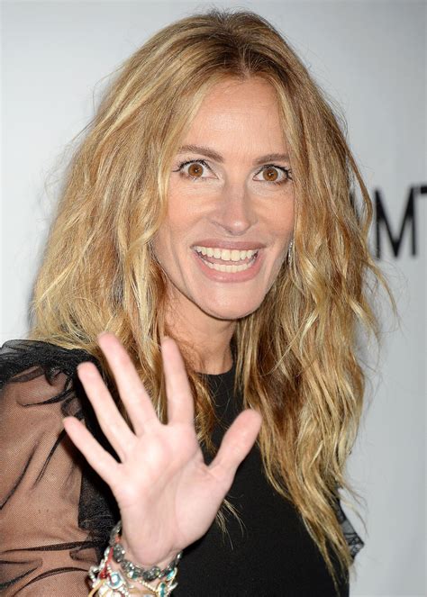 Julia Roberts – amfAR Gala 2017 in Los Angeles • CelebMafia