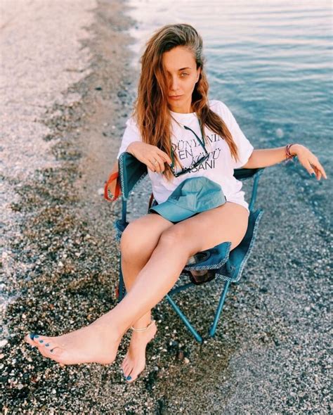 Damla Sonmez Feet