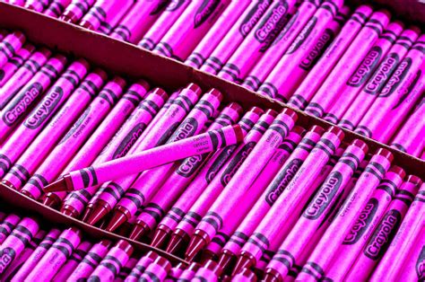 Как делают цветные мелки Crayola (19 фото)