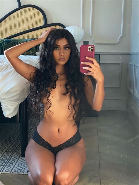 teekay on Twitter: "would u hold her hand be honest https://t.co