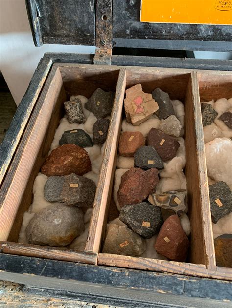 large geological rock specimen collection   wooden box belle