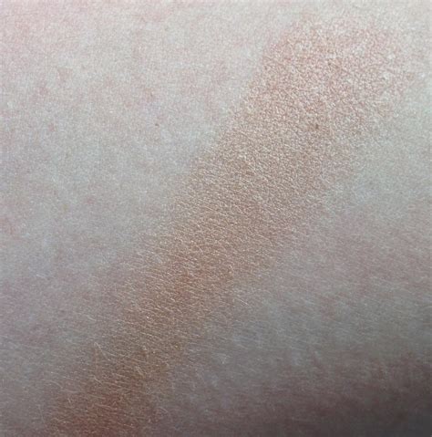 Winky Pink: Review: Pixi Beauty Bronzer in "Subtly Suntouched"