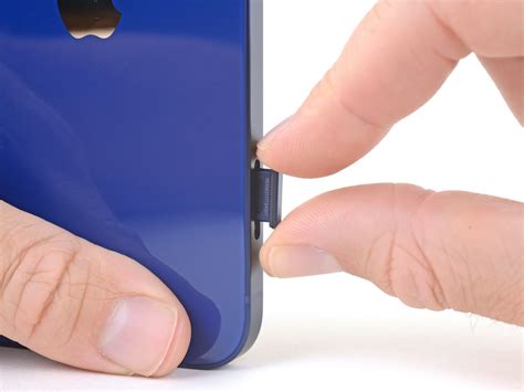 Некоторые модели iPhone 14 останутся без слота для SIM-карты