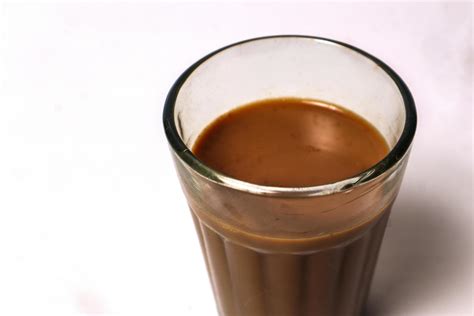 Fresh milk tea or Indian Kadak Chai. 14628722 Stock Photo at Vecteezy