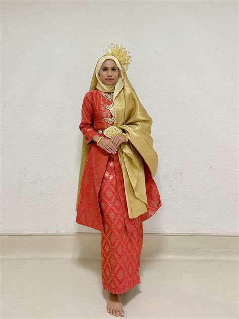 Baju Kebaya Traditional Songket Tenun - Merah Gold - Saiz L - Fauzan ...