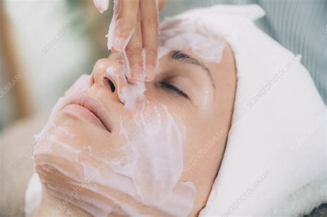 Face calming mask - Stock Image - F031/0501 - Science Photo Library