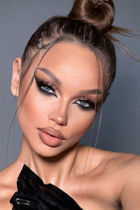 Pin by Natália on Make | Glamour makeup, Eye makeup styles, Prom eye makeup