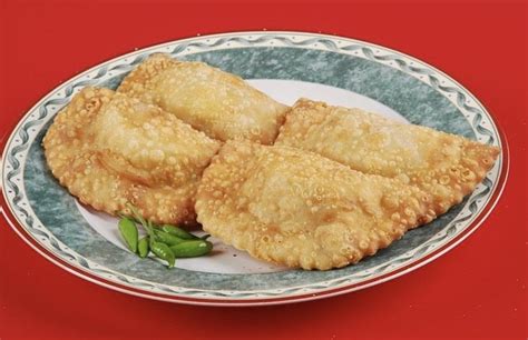 pastel enak  tangerang selatan isi sayuran hingga daging